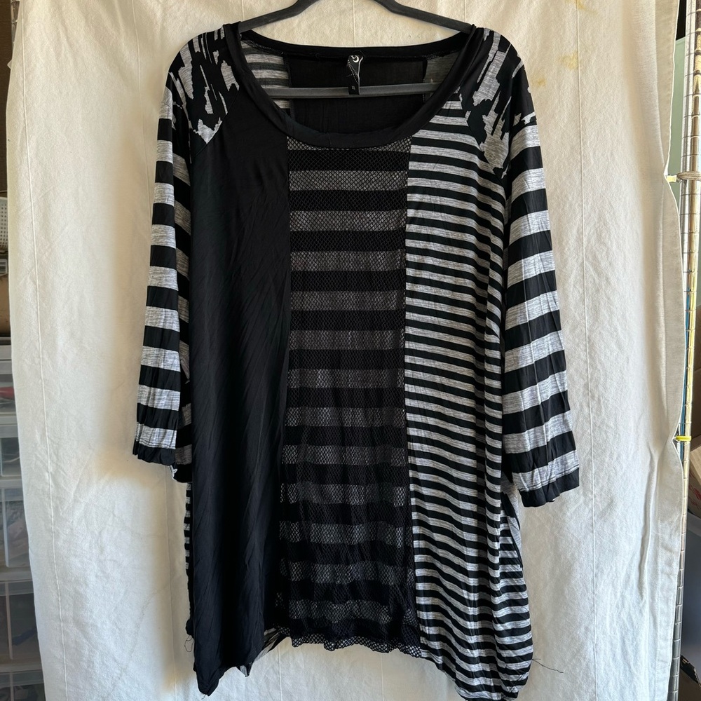 Comfy, soft stretchy top 24W